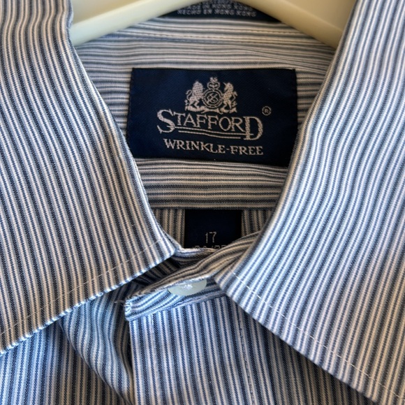 2 wrinkle free shirts - Picture 2 of 5